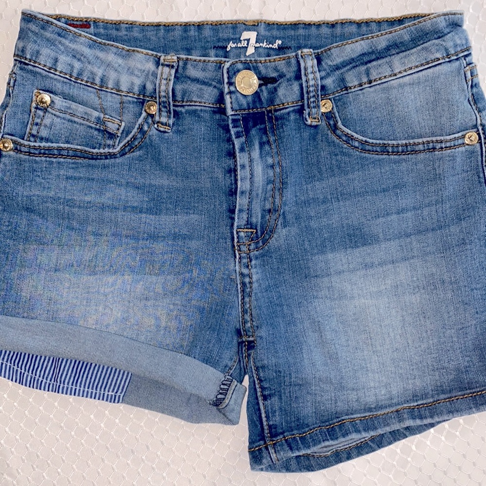Wear 2 ways-Roll or wear down! 7 For All Mankind Size 14, 2-4 in. inseam